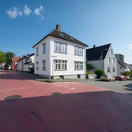 Practical Basement Apt With All Home Comforts Close To City Centre Stavanger Bagian luar foto