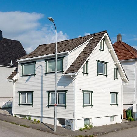 Practical Basement Apt With All Home Comforts Close To City Centre Stavanger Bagian luar foto