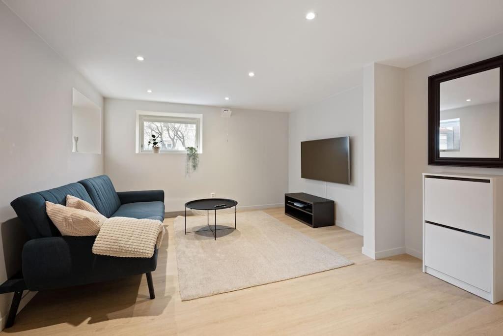 Practical Basement Apt With All Home Comforts Close To City Centre Stavanger Bagian luar foto