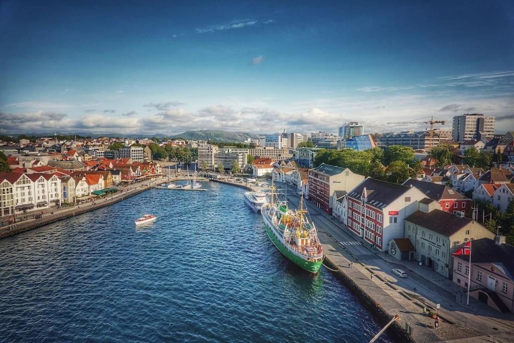 Practical Basement Apt With All Home Comforts Close To City Centre Stavanger Bagian luar foto