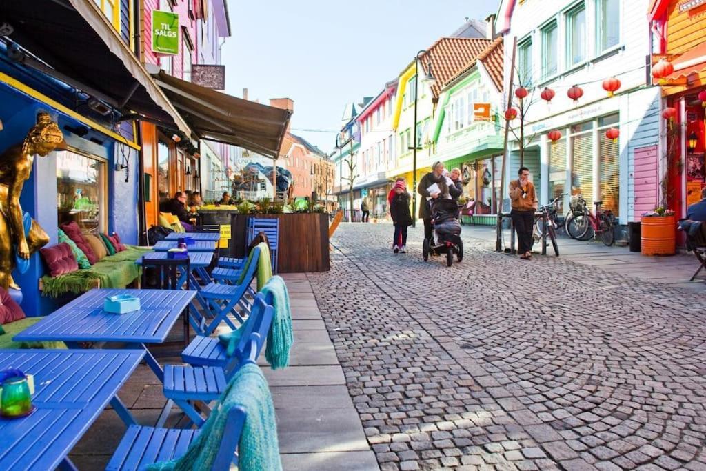 Practical Basement Apt With All Home Comforts Close To City Centre Stavanger Bagian luar foto