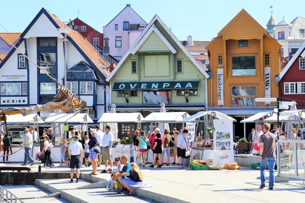 Practical Basement Apt With All Home Comforts Close To City Centre Stavanger Bagian luar foto