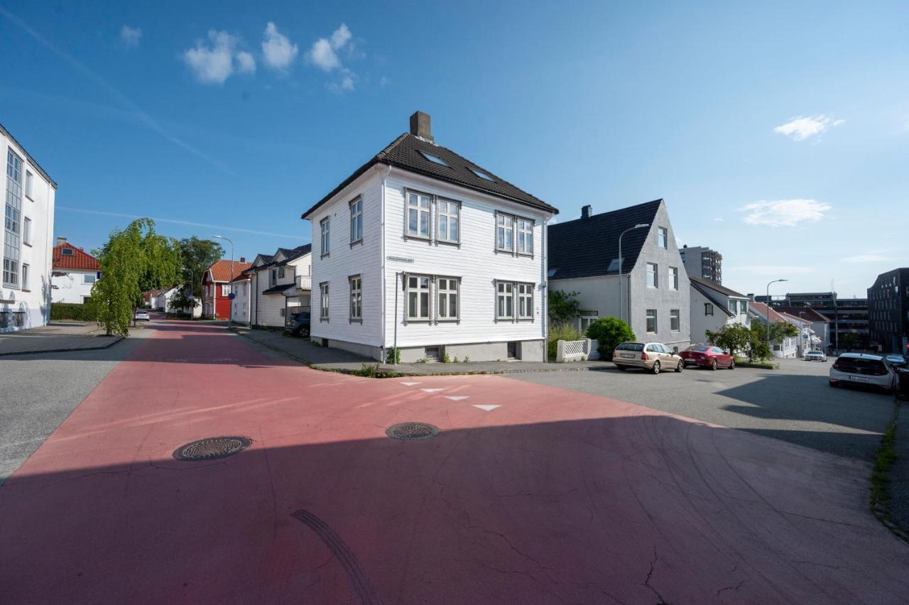 Practical Basement Apt With All Home Comforts Close To City Centre Stavanger Bagian luar foto