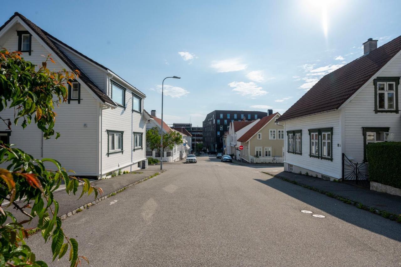 Practical Basement Apt With All Home Comforts Close To City Centre Stavanger Bagian luar foto